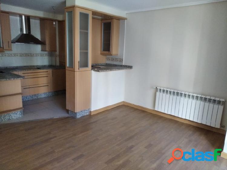 Se vende piso en la calle Deporte. Ferrol 2