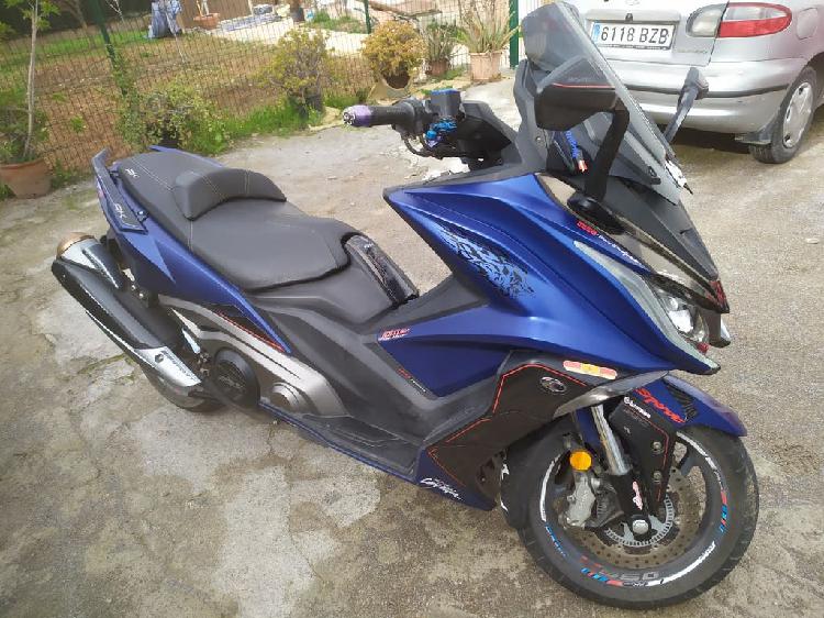 Vendo kymco ak550 año 2019 Vendo kymco ak550 año 2019