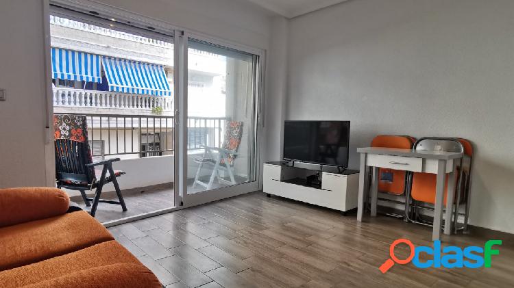 PRECIOSO APARTAMENTO, SEMIREFORMADO A 50m DE LA PLAYA