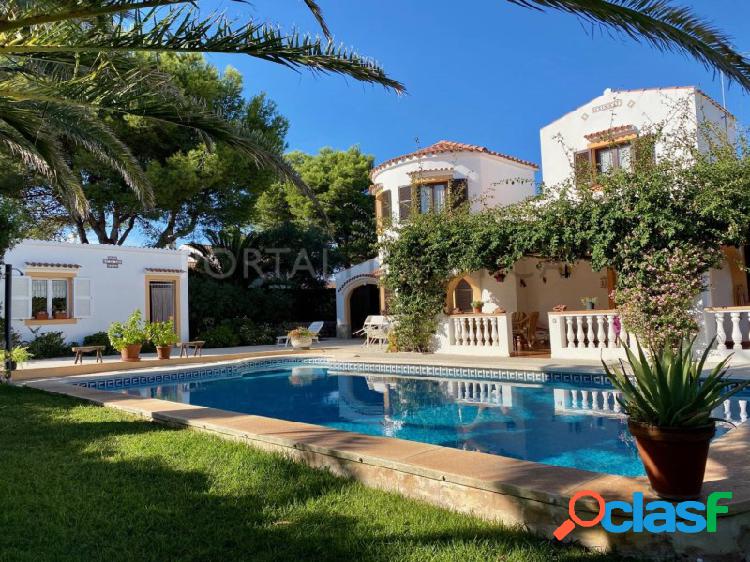 Oportunidad! Chalet de 5 dormitorios y 3 baños en Calan Blanes
