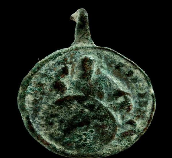 Medalla religiosa, siglos xvi-xvii, 23x15 mm. Medalla religiosa, siglos xvi-xvii, 23x15 mm.