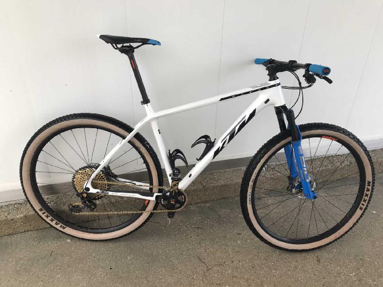 Ktm myroon (2021) Ktm myroon (2021)