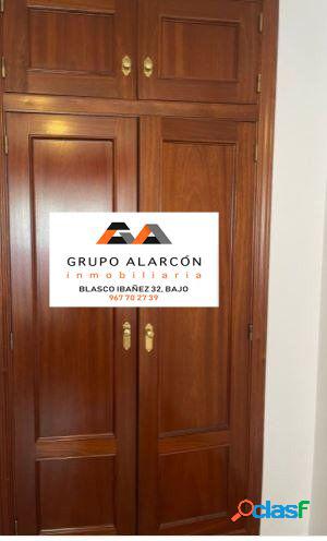 SE VENDE PRIMERO CON TERRAZA ZONA FERIA 1