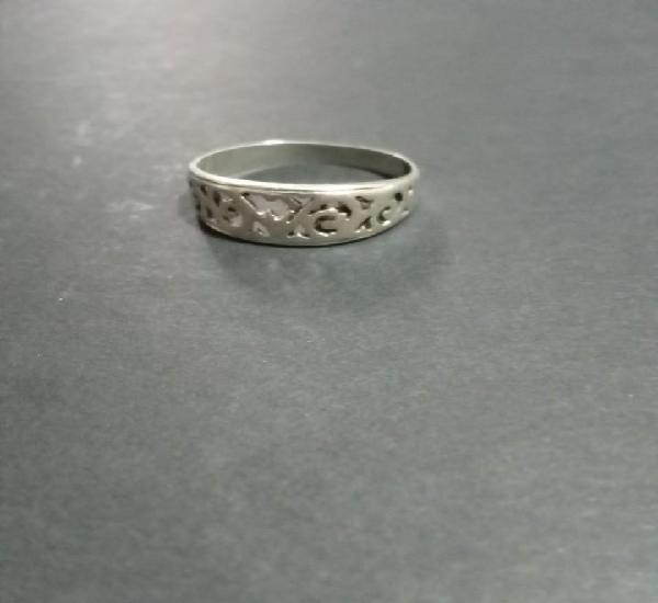 Anillo de plata con dibujos étnicos.silver ring with ethnic