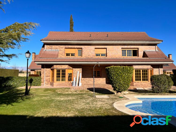 Chalet independiente en urbanizaci/xc3/xb3n privada en la exclusive Levitt LA MORALEJA 1