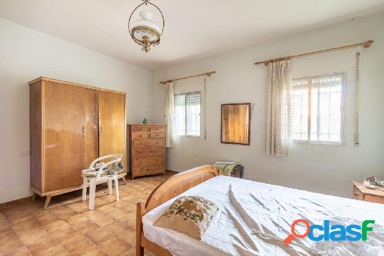 CHALET CON PARCELA DE 2.800 M2 EN BARRIO DE MONACHIL 2