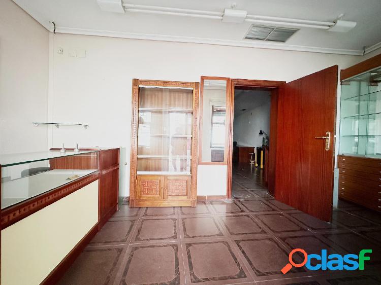 Local con posibilidad de cambio a vivienda en zona casco historico (cordoba) Local con posibilidad de cambio a vivienda en zona casco historico (cordoba)