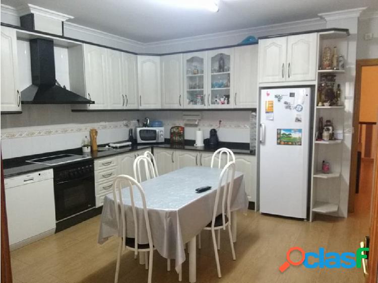 SE VENDE PISO EN VILLARROBLEDO