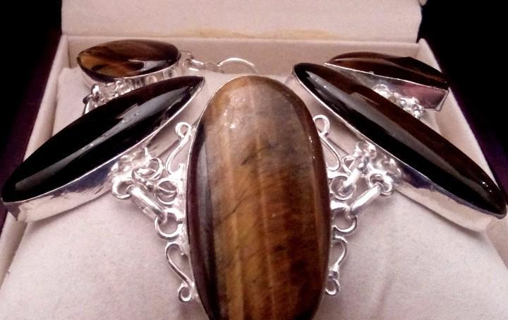Pulsera - brazalete con ojos de tigre - 48 gramos. Pulsera - brazalete con ojos de tigre - 48 gramos.