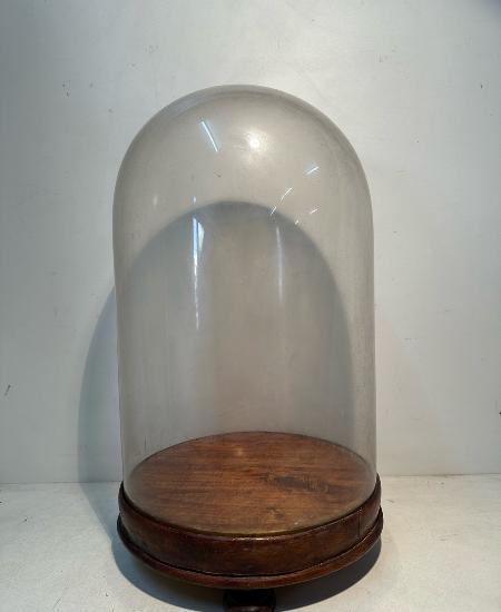 Urna o fanal de cristal antiguo. 49cm. Urna o fanal de cristal antiguo. 49cm.