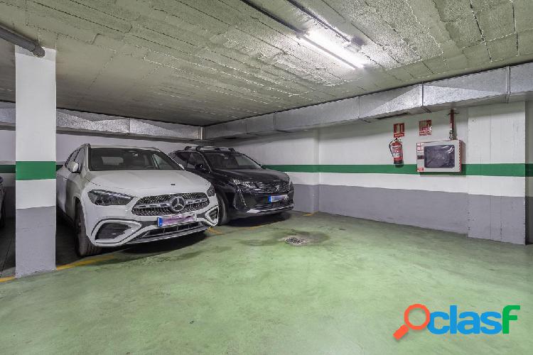 Garaje en venta en Puerta Real. 1