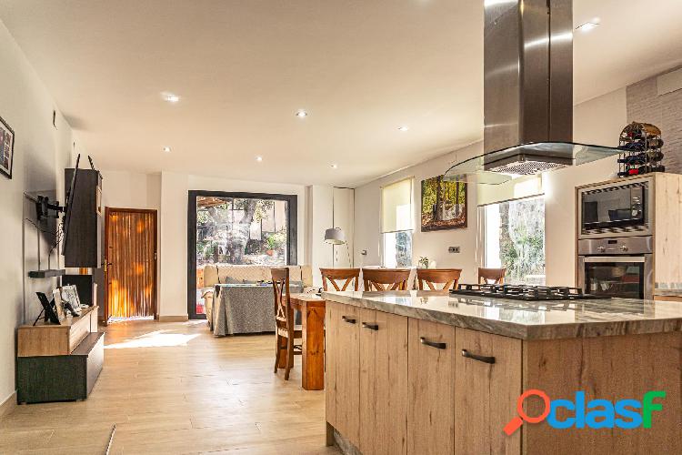 ESPECTACULAR CASA CON TERRENO EN LA SIERRA SUR 1