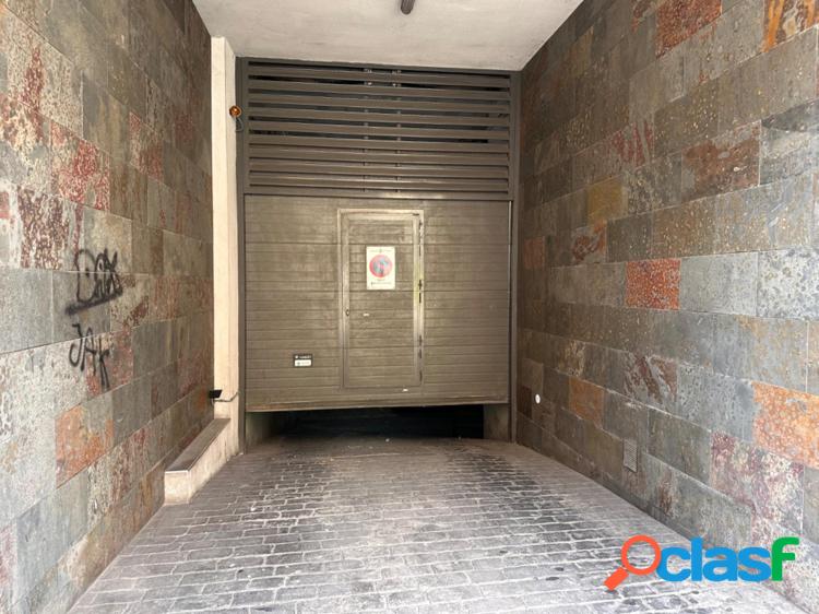 Amplia plaza de aparcamiento con gran trastero 5