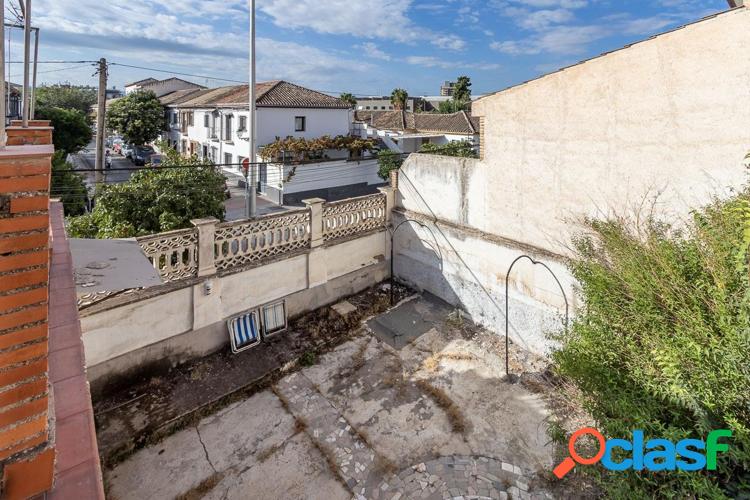 Casa con gran patio para reformar en Cardenal Parrado 6