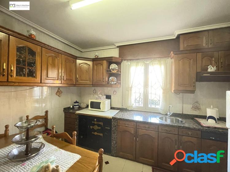 CASA CON PATIO Y NAVE 1