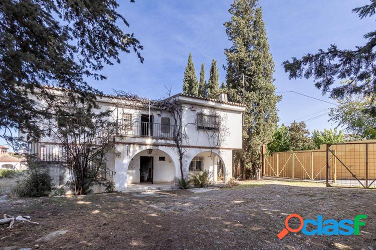 CHALET CON PARCELA DE 2.800 M2 EN BARRIO DE MONACHIL 4