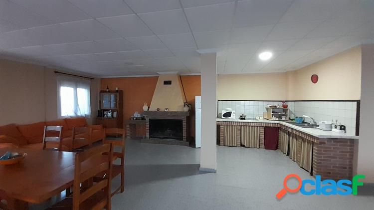 ESPECTACULAR BUNGALOW CON ZONA AJARDINADA