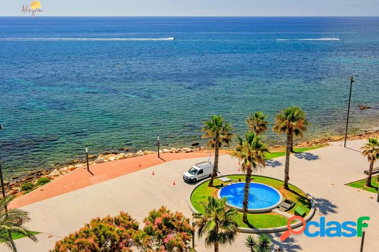 Exclusivo apartamento con amplios espacios y gigantesca terraza con vistas frontales al mar+ Piscina Exclusivo apartamento con amplios espacios y gigantesca terraza con vistas frontales al mar+ Piscina