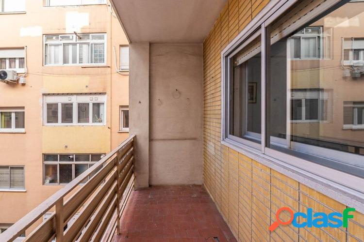 Piso a la venta en calle Pedro Antonio de Alarc/xc3/xb3n. Sexta planta 4