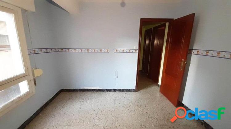 PISO DE 3 HABITACIONES EN EL CENTRO DE RIBEIRA 5