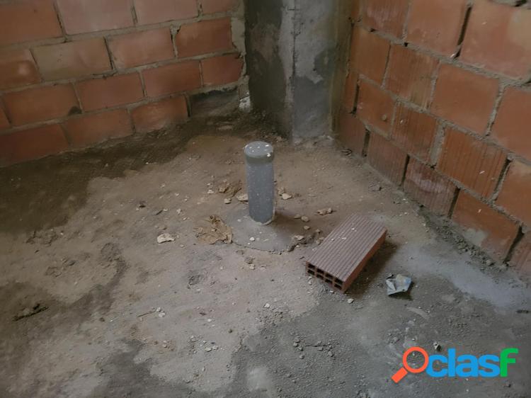 SE ALQUILA LOCAL COMERCIAL EN RAMBLA AMATISTEROS 5