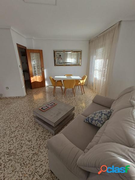 SE VENDE PISO ZONA FERIA 4