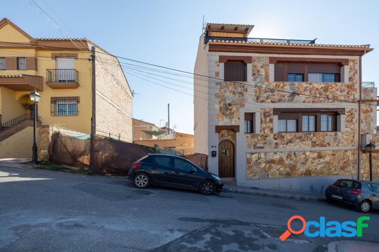 Solar orientado a dos calles en muy buena zona 1