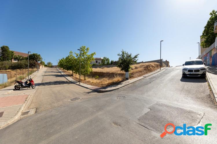 Venta de solar urbano de 258 m2 en Otura (Granada)