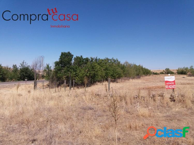 VENTA.-.GRAN FACHADA A LA CRTA.SEGOVIA A HONTORIA. 4