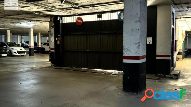 /xc2/xbfBuscas Parking en esta zona? 3