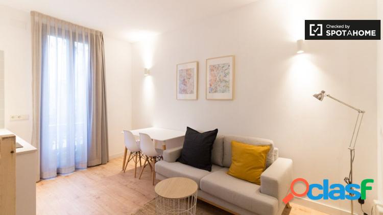 Acogedor estudio sobre jard/xc3/xadn con ba/xc3/xb1o en Gracia norte Co-Living 2