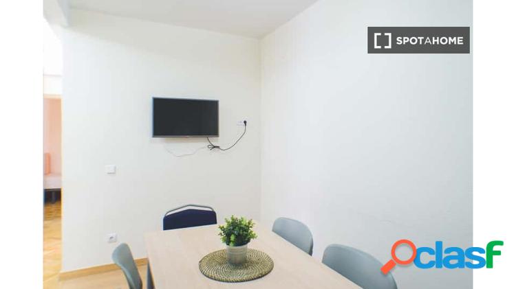 Alquiler de habitaciones en apartamento de 7 habitaciones en Pac/xc3/xadfico 1
