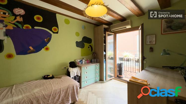 Alquiler de habitaciones en piso de 4 dormitorios en Barrio G/xc3/xb3tico 3