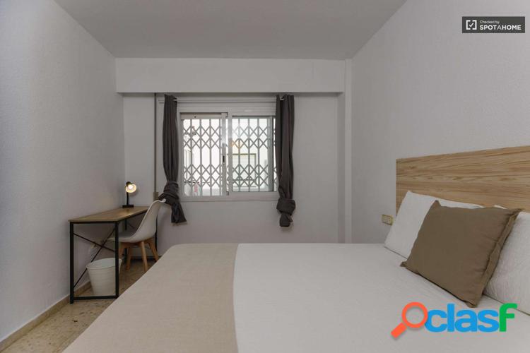 Alquiler de habitaciones en piso de 4 habitaciones en camins al grau Alquiler de habitaciones en piso de 4 habitaciones en camins al grau