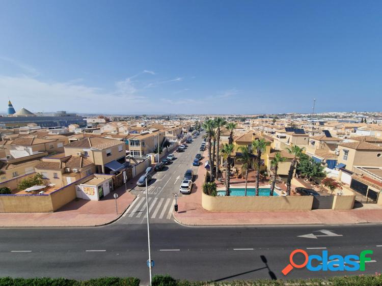 Apartamento 2 dormitorios vistas despejadas y piscina comunitaria.