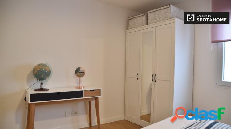 Se alquila piso de 2 habitaciones en Cabanyal-Canyamelar, gastos incluidos. 3