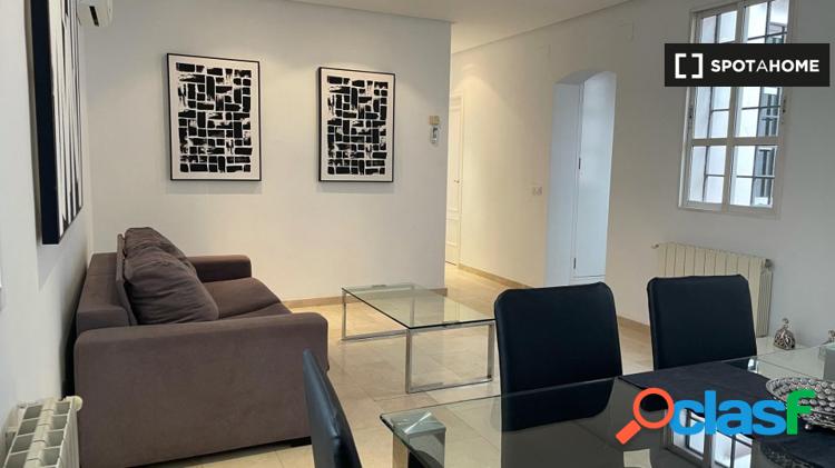 Apartamento de 3 dormitorios en alquiler en Ciutat Vella, Valencia 3