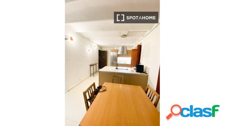 Piso de 3 habitaciones en alquiler en Sant Pere Santa Caterina i la Ribera, gastos incluidos 3