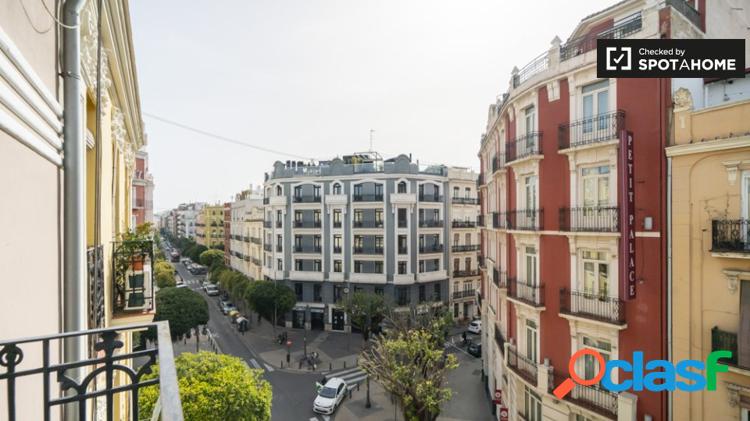 Apartamento de 3 dormitorios en alquiler en Russafa 3