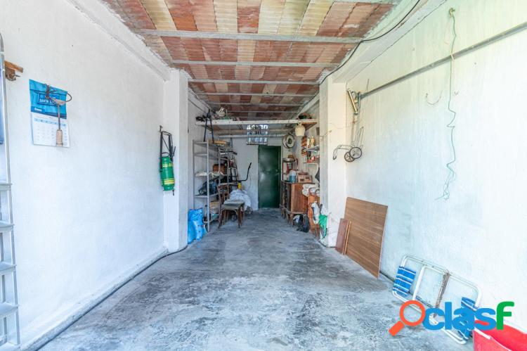 CASA CON GRAN PARCELA EN CASCO URBANO DE LA ZUBIA 3
