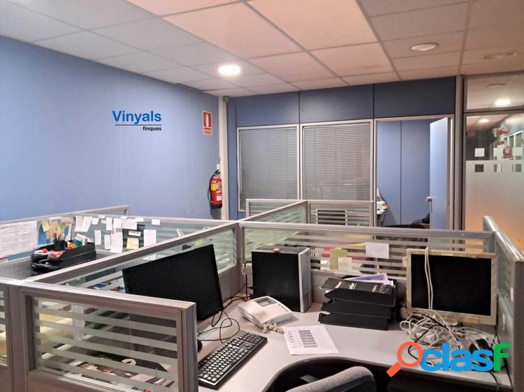 Con patio y oficinas! 3