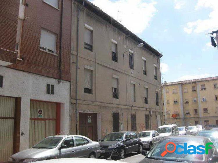 Em Miranda de Ebro, Burgos, piso de 4 dormitorios y sal\xc3\xb3n. Para reformar