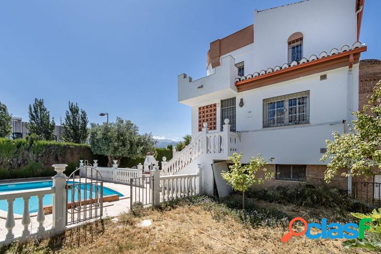 Espectacular chalet con piscina en Urbanizaci/xc3/xb3n El Carmelo. 5