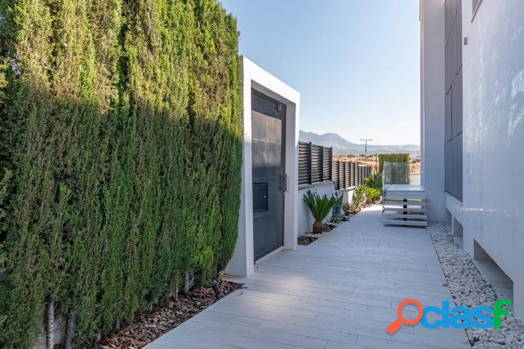 ESPECTACULAR VIVIENDA CON PISCINA Y GIMNASIO CON JACUZZI 3