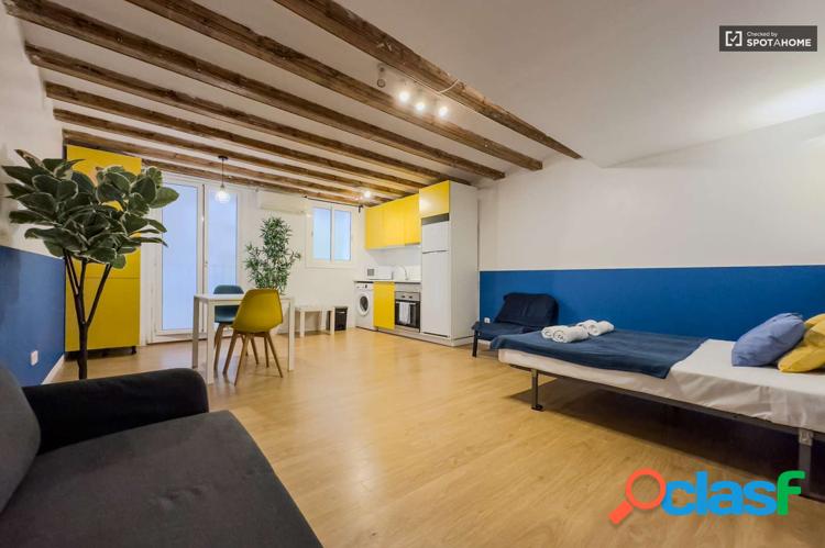 Estudio en alquiler en el raval, gastos incluidos Estudio en alquiler en el raval, gastos incluidos