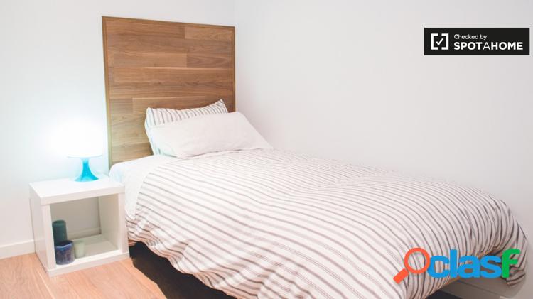 Habitaci/xc3/xb3n acogedora con c/xc3/xb3moda en un apartamento de 9 dormitorios, Lavapi/xc3/xa9s 1