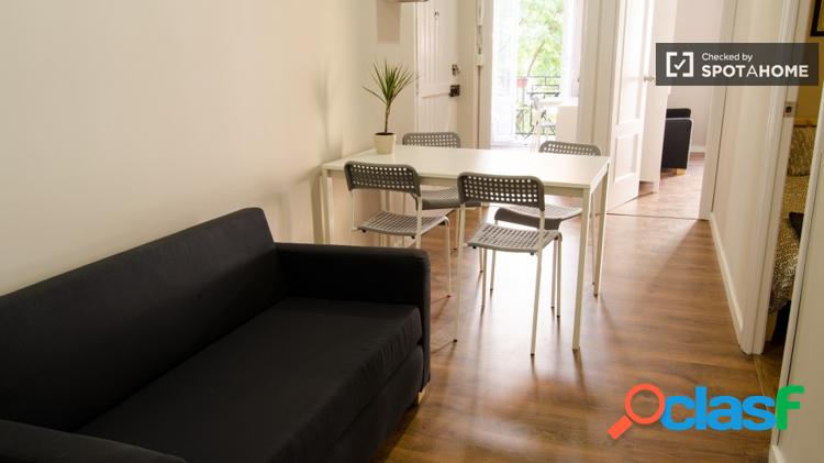 Habitaci/xc3/xb3n amueblada con balc/xc3/xb3n en piso compartido, Eixample 3