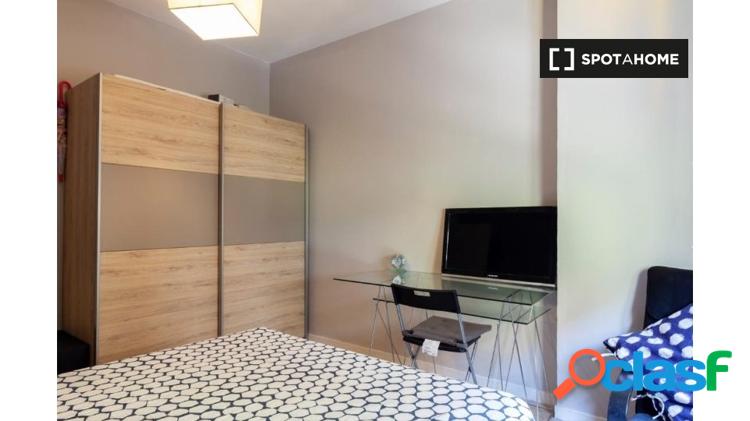 Habitaci/xc3/xb3n en piso de 4 dormitorios en el Eixample Dreta. 3