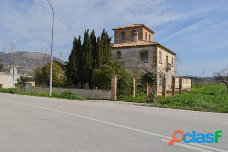 Magnifica casa en Illora sobre solar de 1.800m2 1