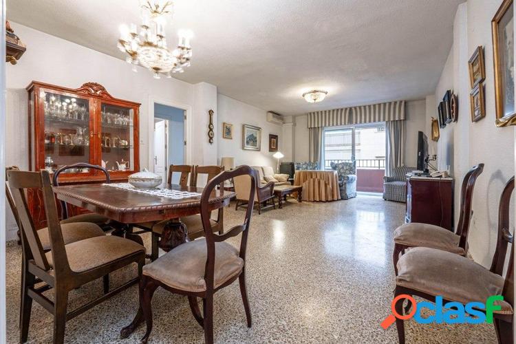 Pisazo con 6 dormitorios y 3 ba\xc3\xb1os en calle Ancha de Gracia